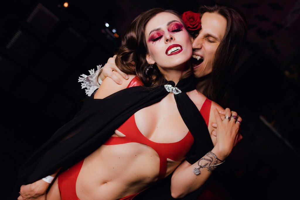 Введение в мир Kinky Party