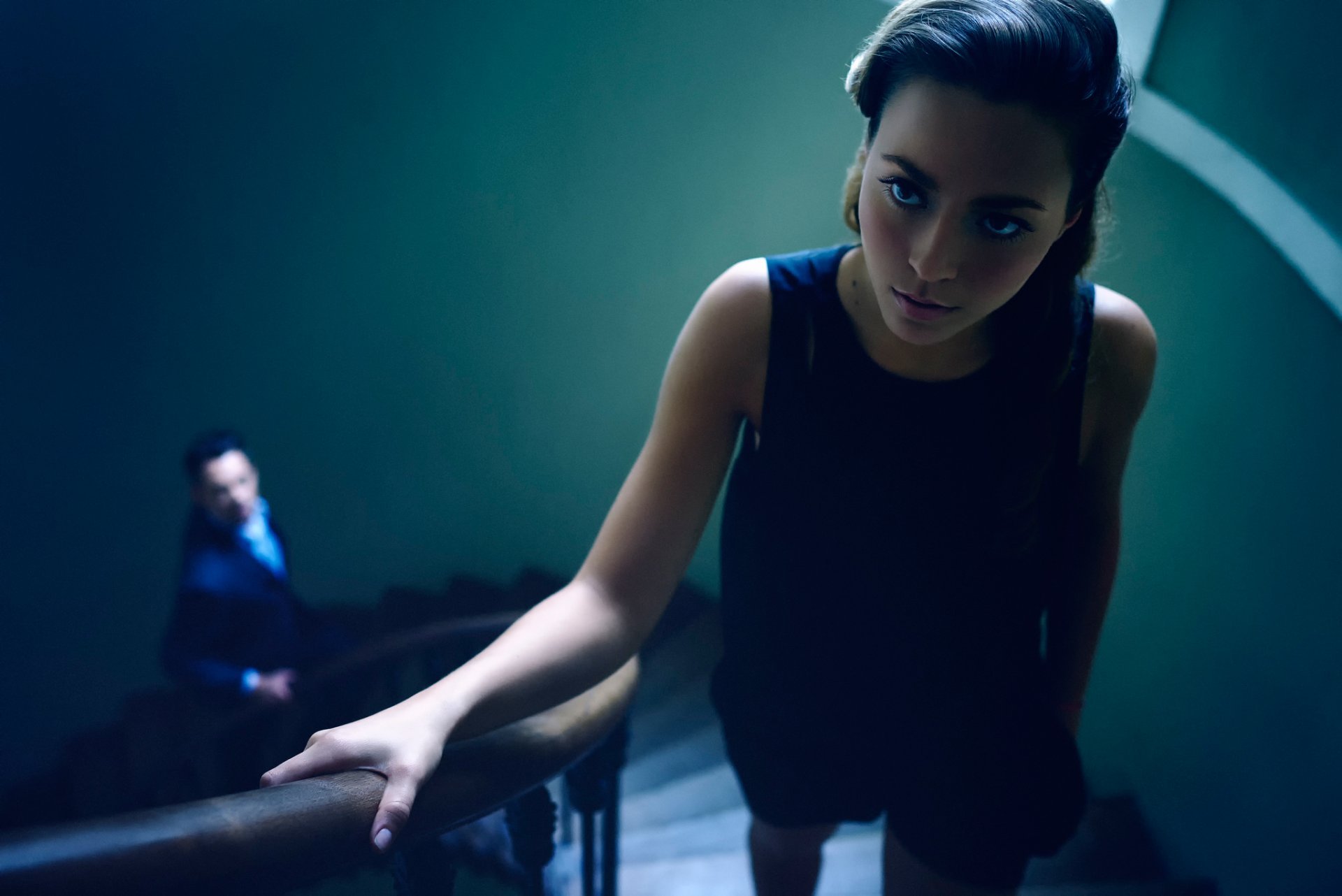 Вас преследует навязчивый поклонник? Как избавиться от сталкинга?