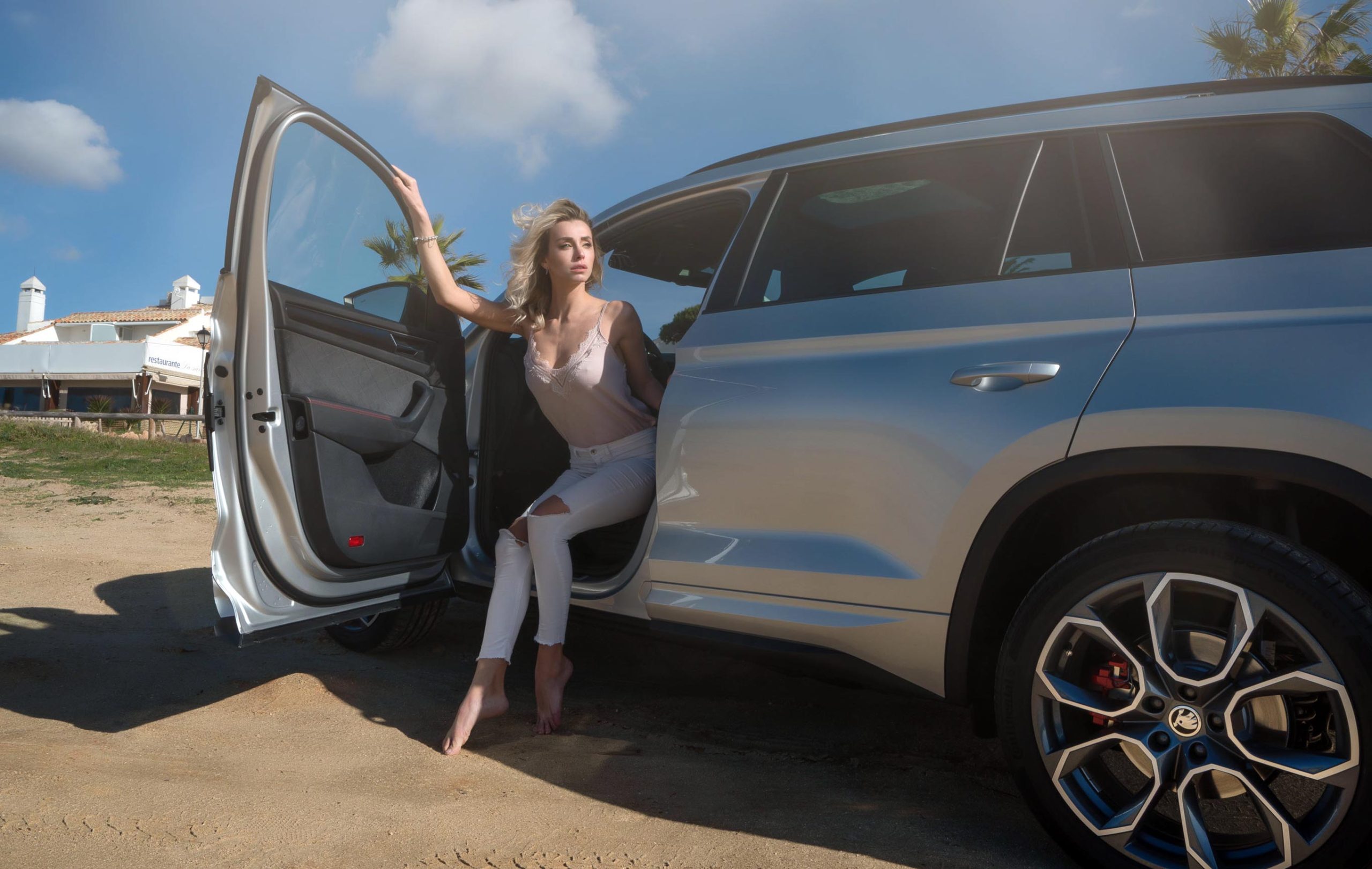 Работа для девушек на выезд в Санкт-Петербурге